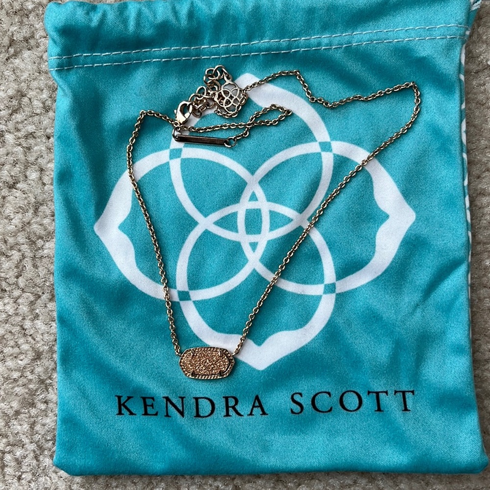 Kendra Scott necklace